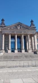 Foto {1} di {2}