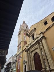 Foto {1} di {2}