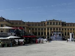 Foto {1} di {2}