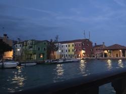 Foto {1} di {2}