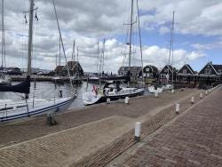 Foto {1} di {2}