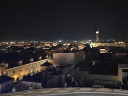 Foto {1} di {2}