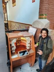 Foto {1} di {2}