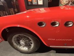 Image {1} of {2}