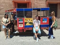 Foto {1} di {2}