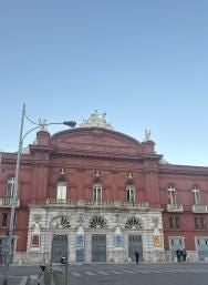 Foto {1} di {2}