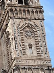Foto {1} di {2}