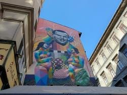 Foto {1} di {2}