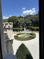 Foto {1} di {2}