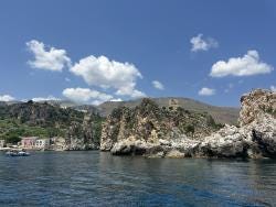 Foto {1} di {2}