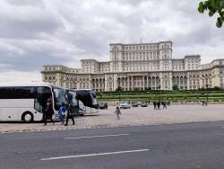 Foto {1} di {2}