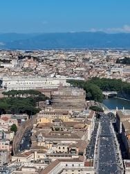 Foto {1} di {2}