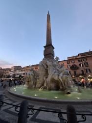 Foto {1} di {2}
