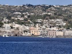 Foto {1} di {2}