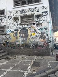 Foto {1} di {2}