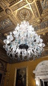 Foto {1} di {2}