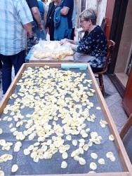 Foto {1} di {2}