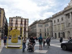 Foto {1} di {2}