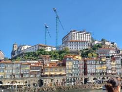 Foto {1} di {2}