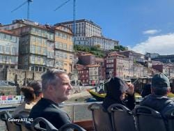 Foto {1} di {2}
