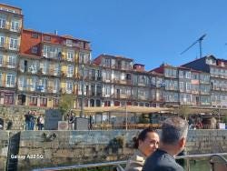 Foto {1} di {2}