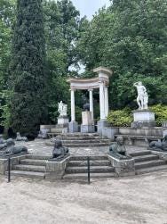 Foto {1} di {2}