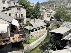 Foto {1} di {2}