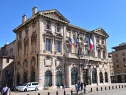Foto {1} di {2}