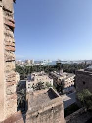Foto {1} di {2}