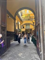 Foto {1} di {2}