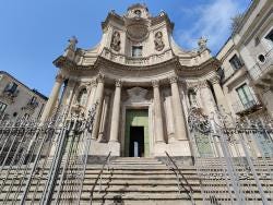 Foto {1} di {2}