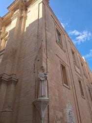 Foto {1} di {2}