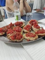 Foto {1} di {2}