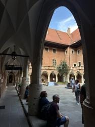 Foto {1} di {2}