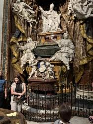 Foto {1} di {2}