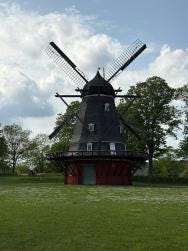 Foto {1} di {2}