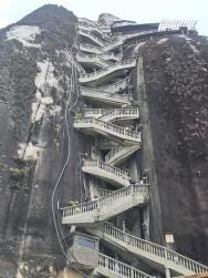 Foto {1} di {2}