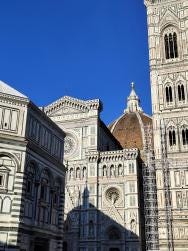 Foto {1} di {2}