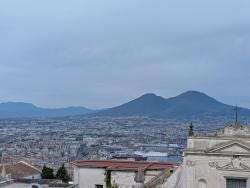 Foto {1} di {2}