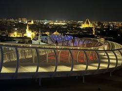 Foto {1} di {2}
