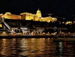 Foto {1} di {2}