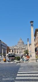 Foto {1} di {2}
