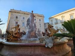 Foto {1} di {2}