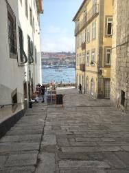 Foto {1} di {2}