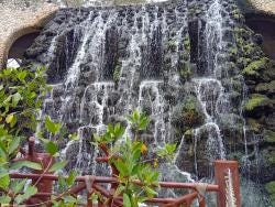 Foto {1} di {2}