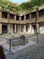 Foto {1} di {2}