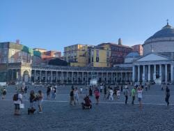 Foto {1} di {2}