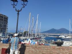 Foto {1} di {2}