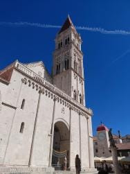 Foto {1} di {2}