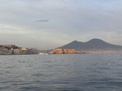 Foto {1} di {2}
